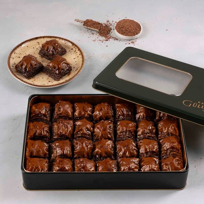 Läcker chokladbaklava i metallförpackning 900 g.