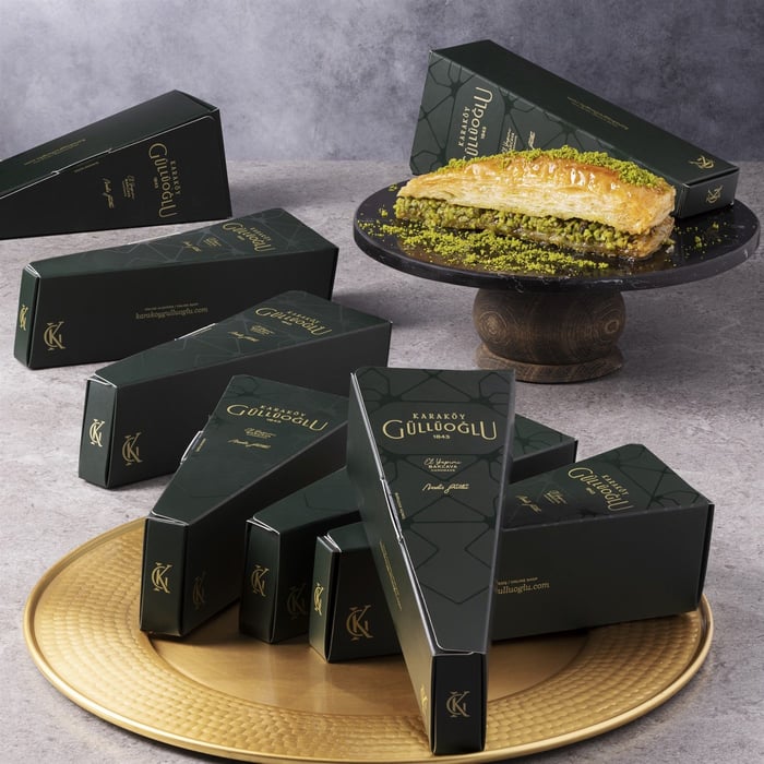 Φιστίκι καρότο 8 τεμάχια φέτα μπακλαβά σε κουτί δώρου