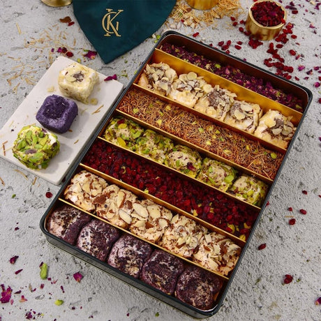 Assorterade smaker fylld turkisk läckerhet i metallåda 1 kg.