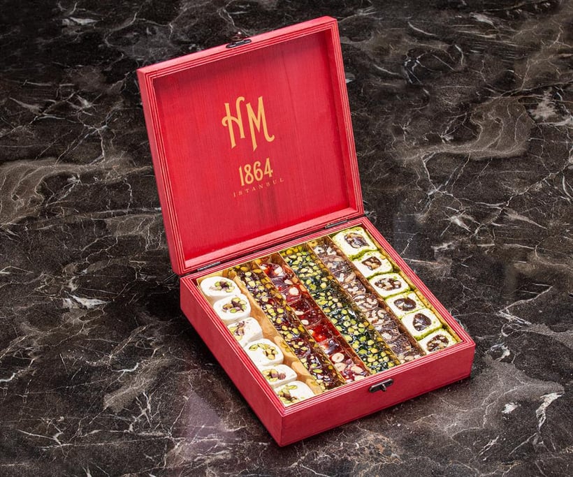 Premium Mixed Turkish Delight σε κόκκινο ξύλινο κουτί