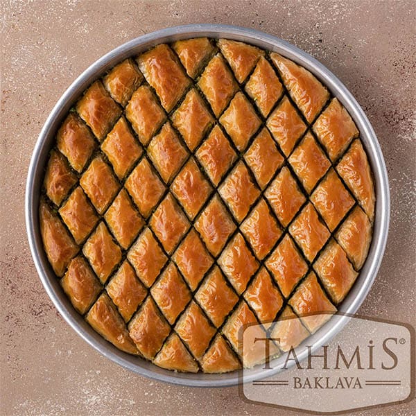 Äkta turkisk klassisk handgjord baklava 2 kg.