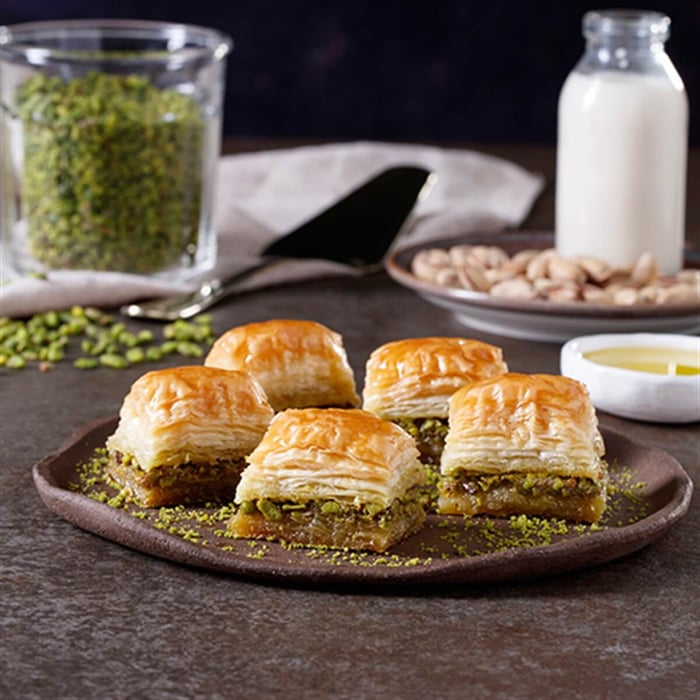 Handgjord vegansk turkisk baklava med pistasch 500 g.