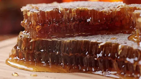 Hakkari Black Hive Honeycomb  Natural Pure Honey 1 Kg.