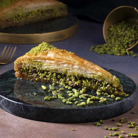 Carrot Slice Baklava with Pistachio 2 Kg. - Large Tray Pack — view 2