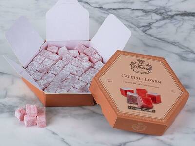 Boîte Hexagonale De Délices Turcs à La Cannelle