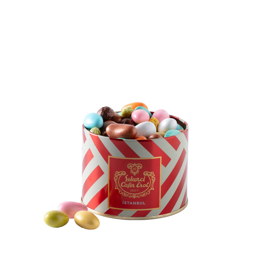 Mélange De Chocolat Et d'amandes Dragee Dans Une Boîte EN FER blanc avec couvercle en cristal 300 g.