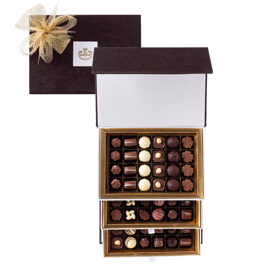 Luxe handgemaakte speciale chocolade in drielaagse doos
