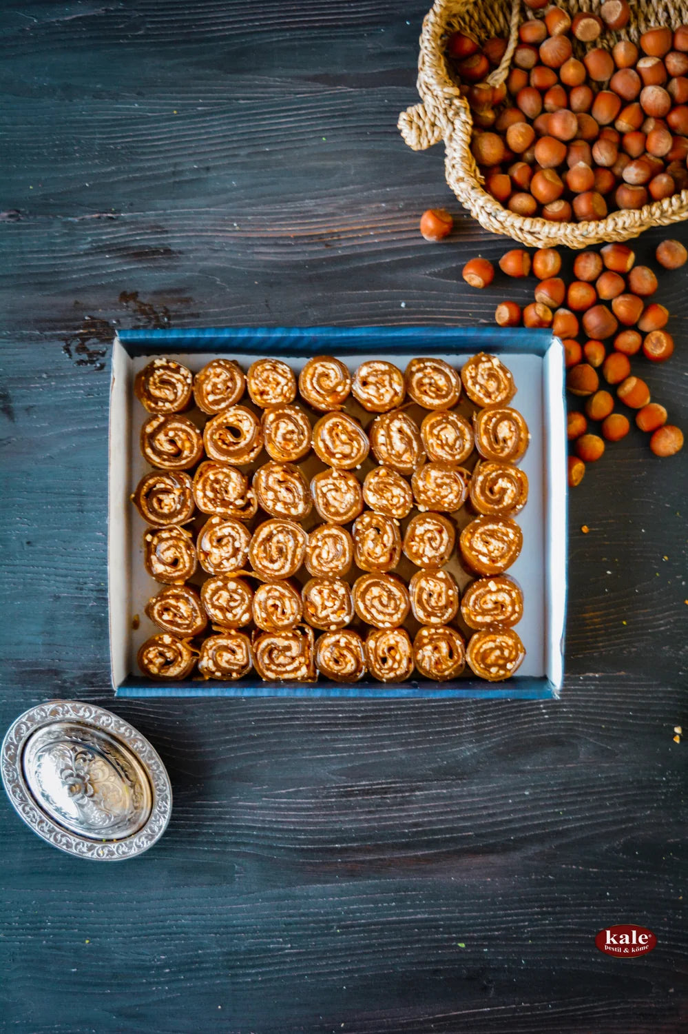 Hasselnötsinfuserad fruktläderdessert Nutty Rolled Pestil 500 G.