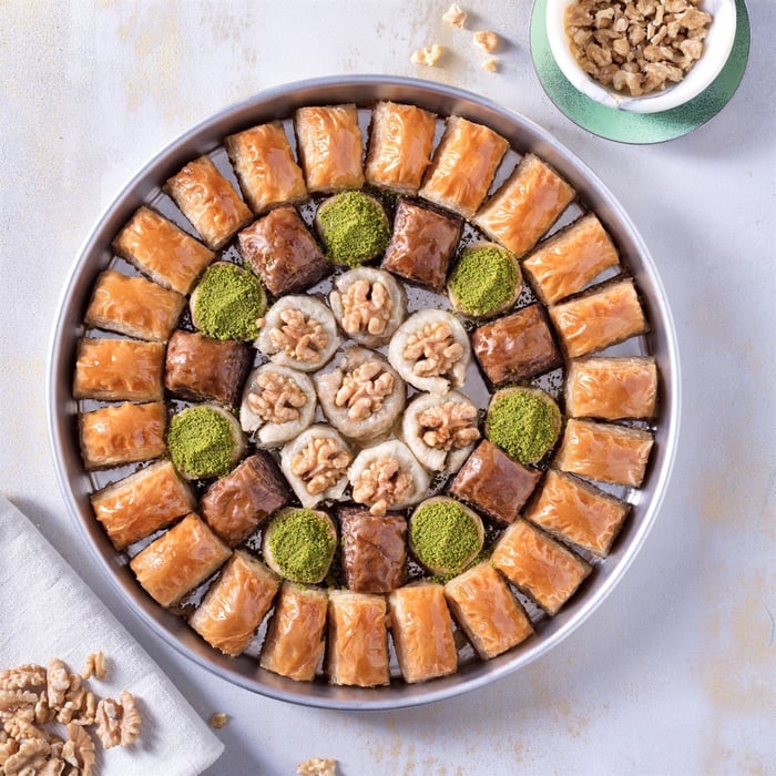 Μπακλαβάς με καρύδια Premium 1,5 Kg. Δίσκος