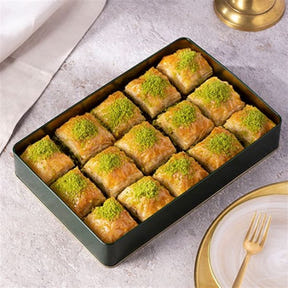Square Baklava with Pistachio in Metal Box 900 G.