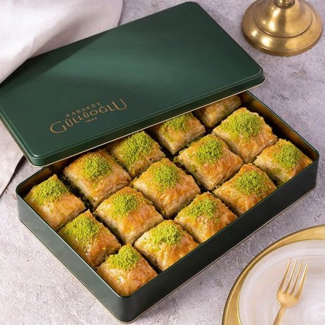 Square Baklava with Pistachio in Metal Box 900 G. — view 2
