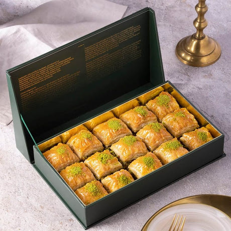 Square Baklava with Pistachio in a Special Box 1 Kg.